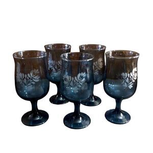 Pfaltzgraff Yorktowne Set Of 5 Wine Goblets. 6 oz. Blue With White Etched Flower
